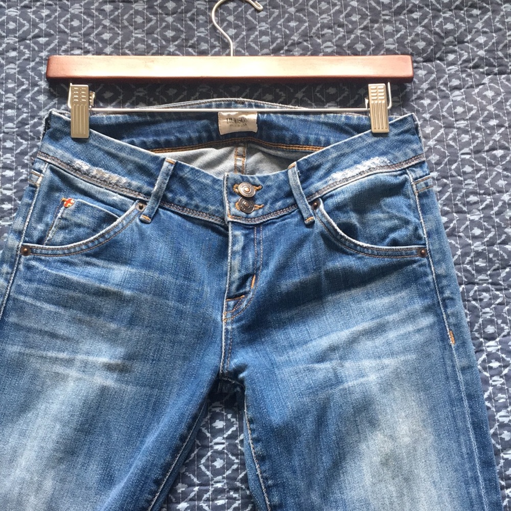 Hudson jeans cropped w/frayed bottoms , Sz.26